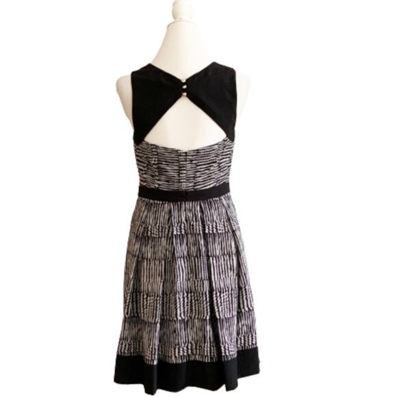 Guess Mini Dress Black White Cutout High Neck Sleeveless Mini Dress Size 6 - Picture 3 of 12